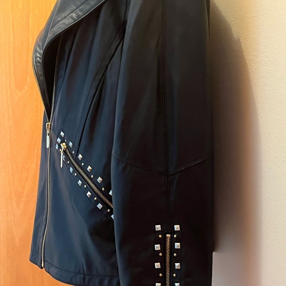 #178 NWOT, Original by Sharif Black Studded Leather Jacket. Size 1X - Picture 3 of 15